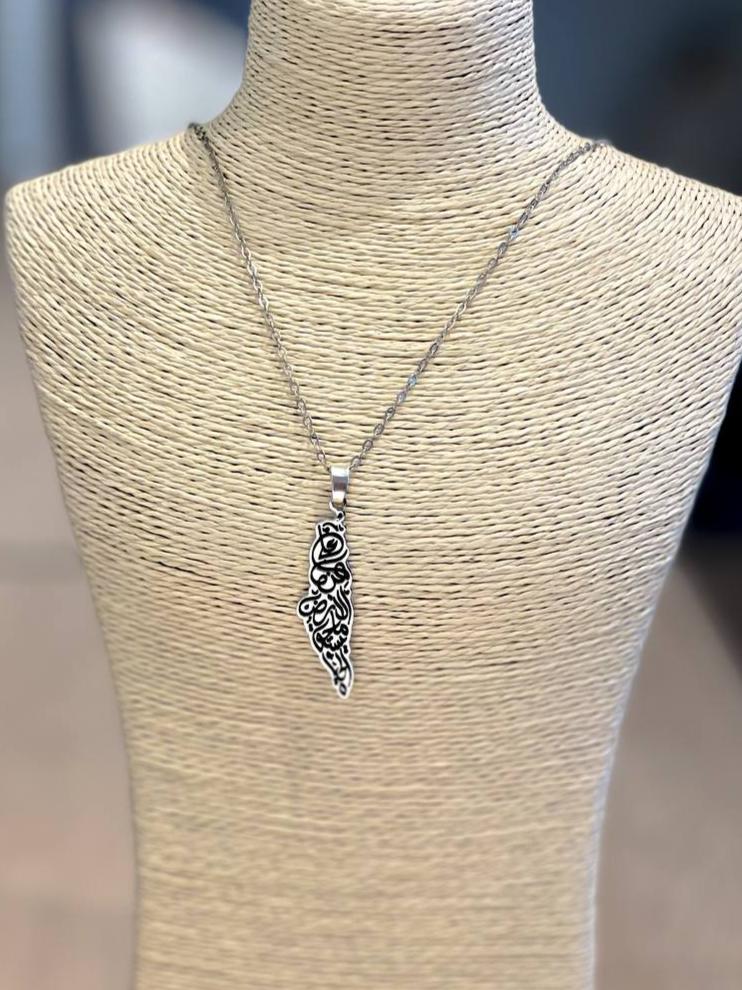 On this earth what is worth living Necklace Silver